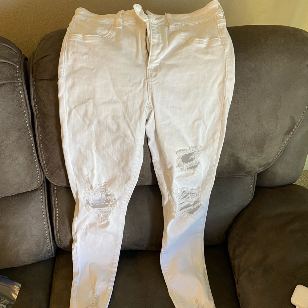 White distressed American eagle jeans